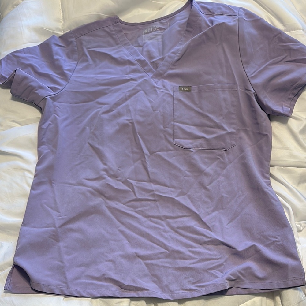 FIGS women’s scrub top